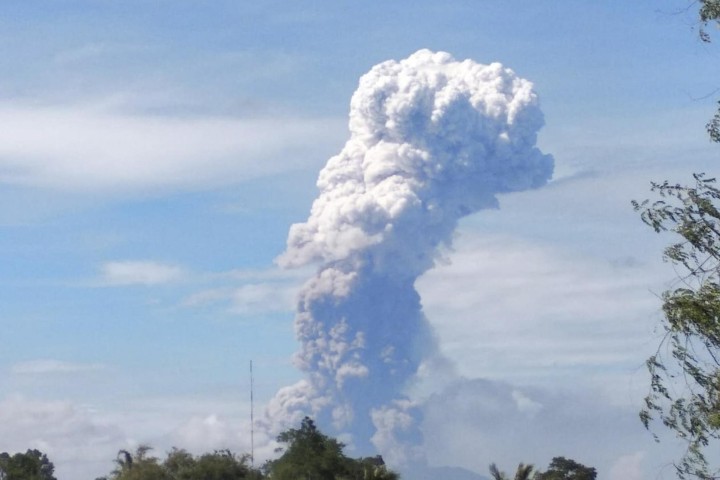 Volcano Erupts on Quake-Hit Indonesian Island